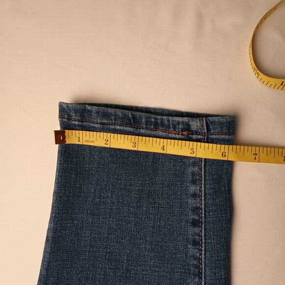 Levi's Boyfriend Jeans Size 30/10 Mid Rise Slim Leg Medium Wash Distrressed - Picture 9 of 9
